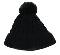 Černá vzorovaná čepice s bambulí 