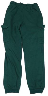 Smaragdové tepláky s kapsami 