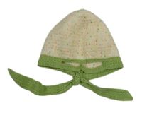 Smetanovo-zelená melírovaná pletená čepice s průstřihy