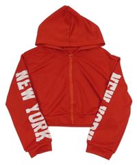 Červená sportovní propínací mikina s nápisem na rukávu a kapucí 