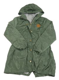 Khaki šusťáková podzimní parka s nášivkou a kapucí 