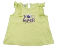 Zeleno-žlutý top s fialovým nápisem PRIMIGI