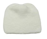 Bílá pletená čepice