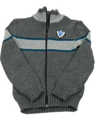 Šedý žebrovaný propínací svetr s nášivkou a proužkem