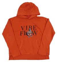 Červená mikina s nápisem a kapucí S. Oliver