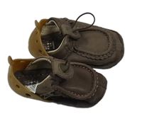 Čokoládové kožené capáčky Clarks vel. 17