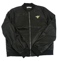 Černý koženkový podzimní bomber s hmyzem