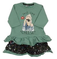 Zelené teplákové šaty s dívkou a volánky s flitry 