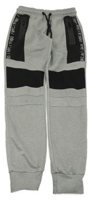 Šedé sportovní tepláky s černým pruhem Chapter young