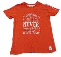 Červené tričko s nápisy Kanz