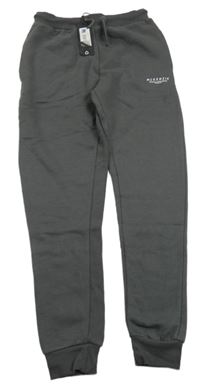 Nové - tmavošedé tepláky s logem MCKENZIE.