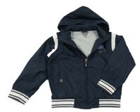 Tmavomodro-bílý šusťákový jarní bomber s nášivkami a ukrývací kapucí Chicco