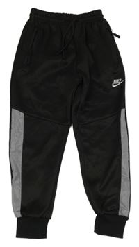 Černé tepláky Nike