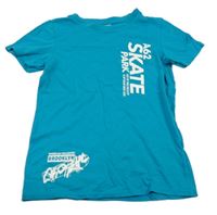 Modrozelené tričko s nápisem a skatem Chapter Young