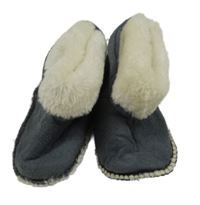 Šedo-bílé semišové capáčky