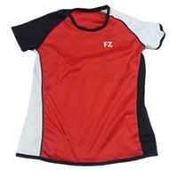 Černo-červeno-bílé sportovní tričko s písmeny