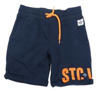 Tmavomodré teplákové kraťasy s nápisem STC 