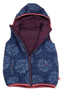 Tmavomodrá prošívaná šusťáková zateplená oboustranná vesta s rozkvetlými větvičkami a kapucí STUFF&WONDER