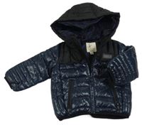 Černo-tmavomodrá šusťáková zimní bunda s nášivkou a kapucí River Island