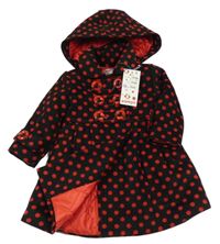 Nové - černo-červený puntíkatý zateplený kabát s odepínací kapucí 