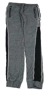 Šedo-černé melírované tepláky s pruhy a nápisy C&A