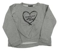 Šedá crop mikina se srdíčkem a nápisem Alive