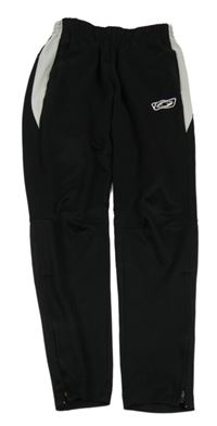 Černé sportovní tepláky s nápisem 