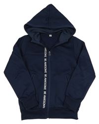 Tmavomodrá sportovní propínací mikina s nápisem a kapucí 