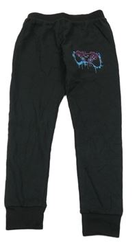 Černé tepláky s ovladačem 