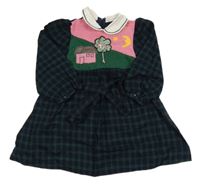 Tmavomodro-zeleno-růžové kostkované šaty s domkem a stromem