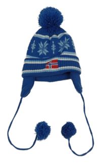 Modrá pletená čepice s vločkami a vlajkou a pruhy a bambulemi