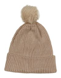 Růžová pletená čepice s bambulí