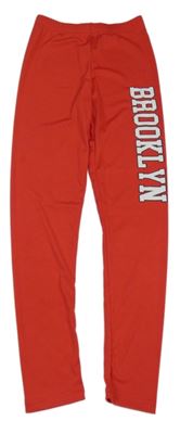 Červené sportovní legíny s nápisem 