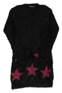 Černé chlupaté svetrové šaty s hvězdami
