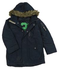 Tmavomodrá šusťáková zateplená bunda s kapsami a kapucí s kožešinou Next