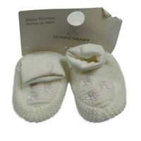 Nové - bílé pletené capáčky s výšivkami dunnes 