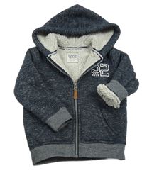 Tmavomodrá melírovaná zateplená propínací mikina s číslem a kapucí C&A