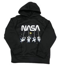 Černá mikina s potiskem Nasa a kapucí 