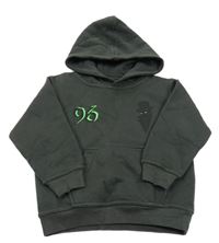 Tmavošedá mikina s číslem a kapucí 