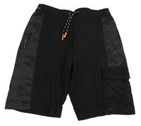 Černé kraťasy s kapsou a šusťákem River Island