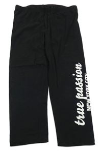 Černé capri legíny s bílými nápisy Page one young