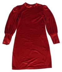 Červené sametové šaty 