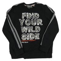 Černá mikina s nápisy a pruhy C&A