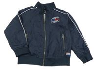 Tmavomodrý šusťákový jarní bomer s nášivkou 