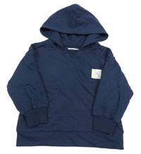 Tmavomodrá mikina s nášivkou a kapucí sinsay