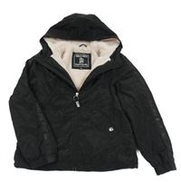 Černá šusťáková přechodová bunda s nápisy a pruhem a kapucí C&A