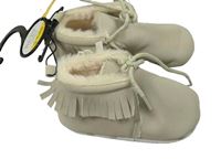 Nové - Světlešedé koženkové zateplené capáčky s třásněmi vel. 21