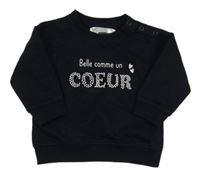 Tmavomodrá mikina s nápisem 