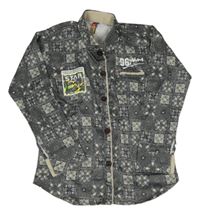 Tmavošedo-bílá vzorovaná košile s nápisy 