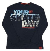 Tmavomodré triko s nápisem C&A